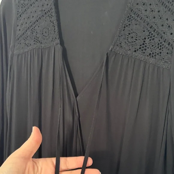 Express Elegant Black Blouse - Picture 2 of 7